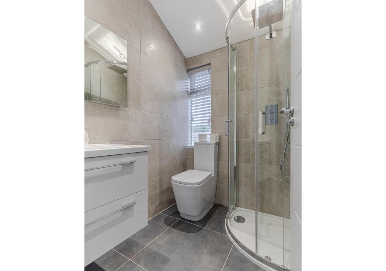 Cozy And Stylish 2 Bedroom Flat In Greater Londres Exterior foto